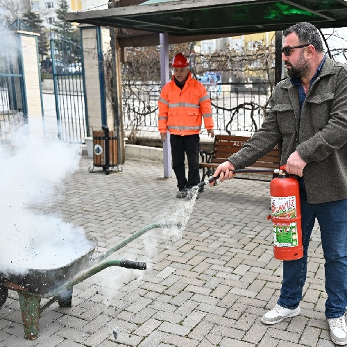 Altındağ Belediyesi Yaşlılar Evi sakinleri ve personellerine yangın eğitimi verdi