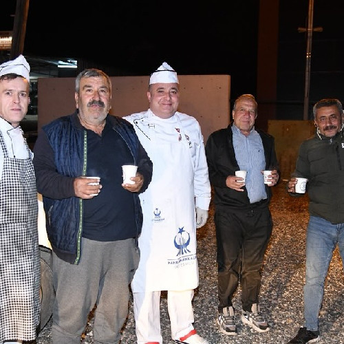 Kahramankazan Belediyesi tır şoförlerine çorba ve çay ikramında bulundu - Resim : 2