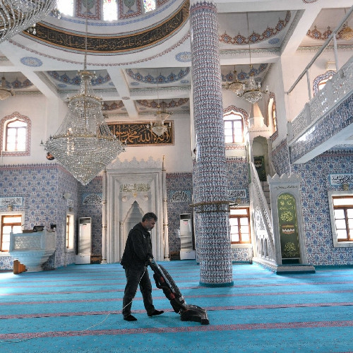 Pursaklar Belediyesi camilerde ramazan ayı temizliği başlattı