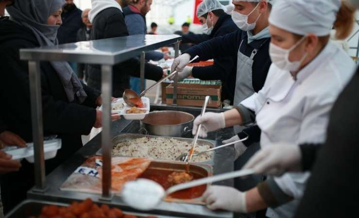 Etimesgut Belediyesi'nin iftar çadırlarına ilk günden yoğun ilgi - Resim : 2