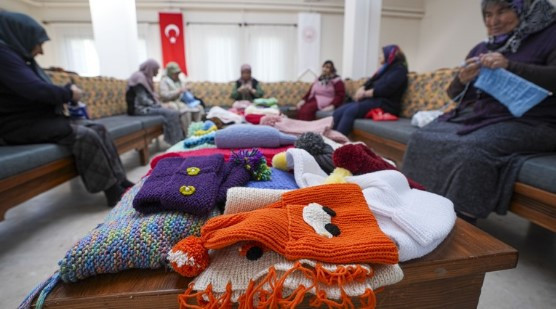 Ankara’da huzurevinde kalan teyzelerden iç ısıtan hareket!