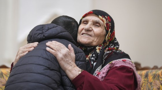Ankara’da huzurevinde kalan teyzelerden iç ısıtan hareket! - Resim : 2