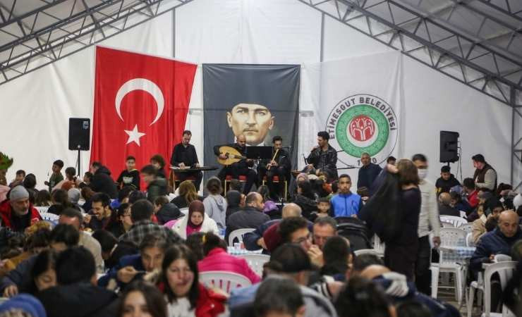 Etimesgut Belediyesi'nin iftar çadırlarında Ramazan eğlenceleri düzenleniyor - Resim : 2