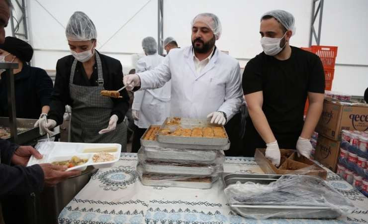 Etimesgut Belediyesi iftar çadırlarında ramazan ruhunu yaşatıyor - Resim : 2