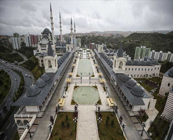 Giden huzur doluyor! Ankara'da akşamı ışıl ışıl olan o yer artık çok popüler