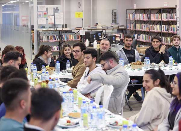 Sincan Belediye Başkanı Ercan sahurda gençlerle buluştu! - Resim : 2