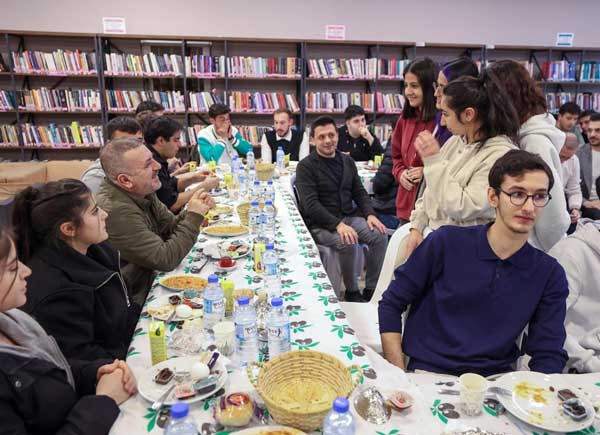 Sincan Belediye Başkanı Ercan sahurda gençlerle buluştu!