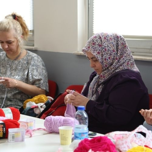 Etimesgut Belediyesi, ihtiyaç sahibi çocuklara kıyafet üretiyor