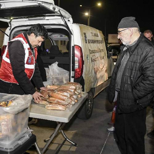 ABB Şehir hastanelerindeki vatandaşlara sahur ikramında bulunuyor - Resim : 2