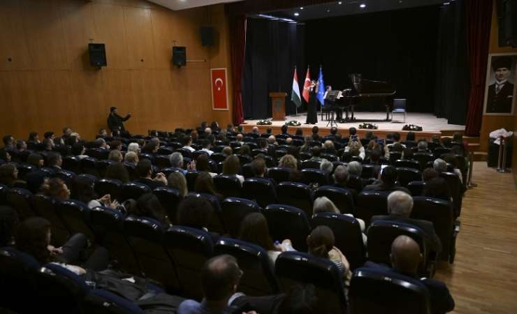 Ödüllü Macar sanatçılar Ankara'da konser verdi