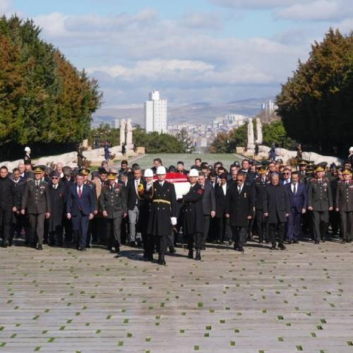 Çanakkale Zaferi'nin 110’uncu yıl dönümü sebebiyle Anıtkabir'de tören düzenledi - Resim : 2