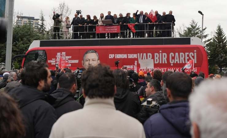 CHP milletvekilleri TBMM'den parti genel merkezine yürüdüler!