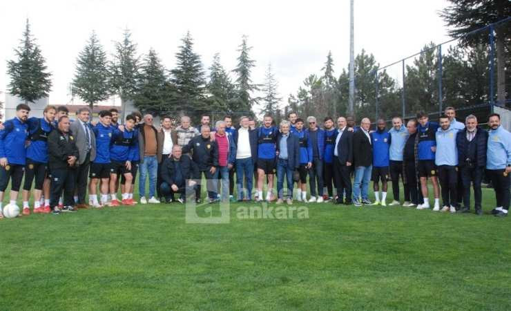 Ankaragücü’ne eski futbolculardan moral ve destek ziyareti