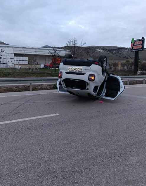 Beypazarı'nda kontrolden çıkan araç takla attı: 3 yaralı