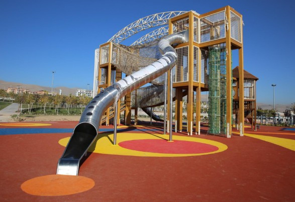 Ankara'da ücretsiz dev kaydıraklı park! Çocuğuyla çocuk olmak isteyenler bu parka koşuyor