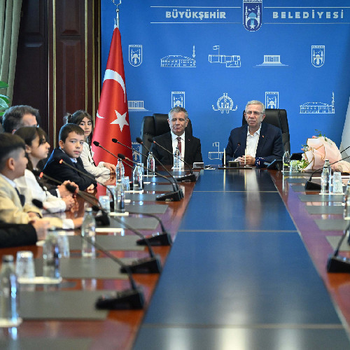 Mansur Yavaş 23 Nisan'da koltuğunu çocuklara bıraktı