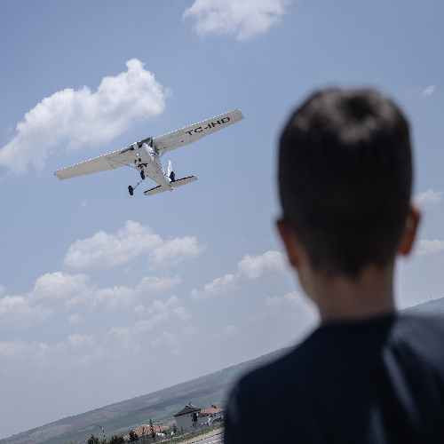 Yuvada kalan çocuklar, başkentte pilot oldular: Polatlı'da uçağa bindiler