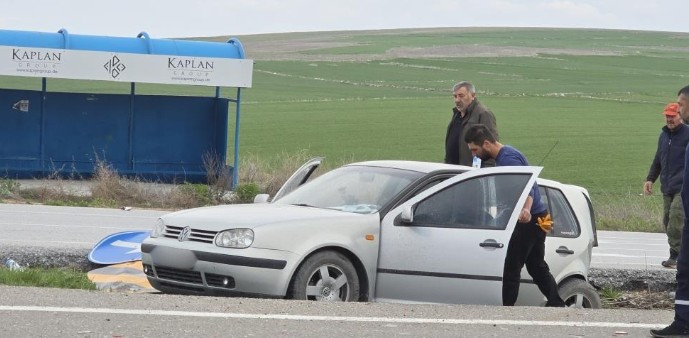 Yozgat'ta 2 aracın karıştığı trafik kazasında 3 kişi yaralandı