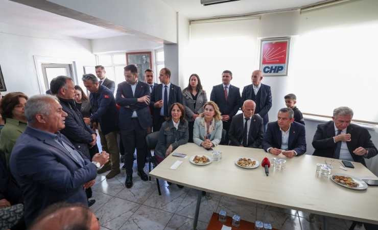Özgür Özel Konya dönüşü Şereflikoçhisar'ı ziyaret etti