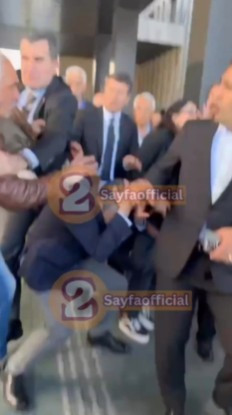 Özgür Özel AKM çıkışında saldırıya uğradı