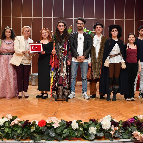 Altındağ Belediyesi çocuklar için tiyatro gösterisi düzenledi