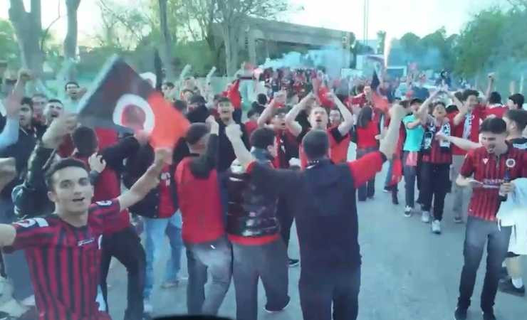 Gençlerbirliği taraftarları İlhan Cavcav Tesisleri’nde kutlama yaptı