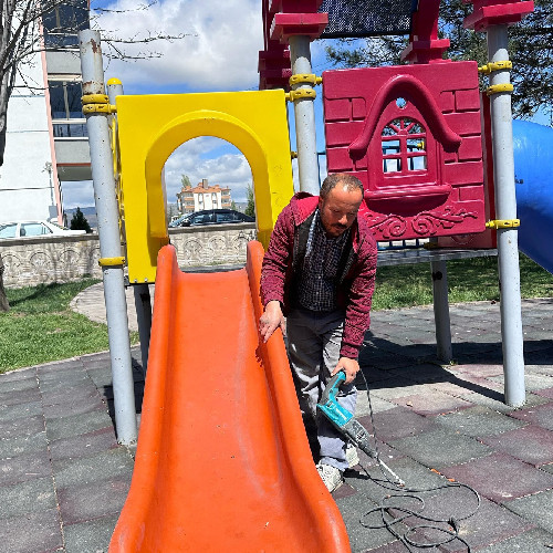 Kahramankazan Belediyesi parkları bahar dönemine hazırlıyor
