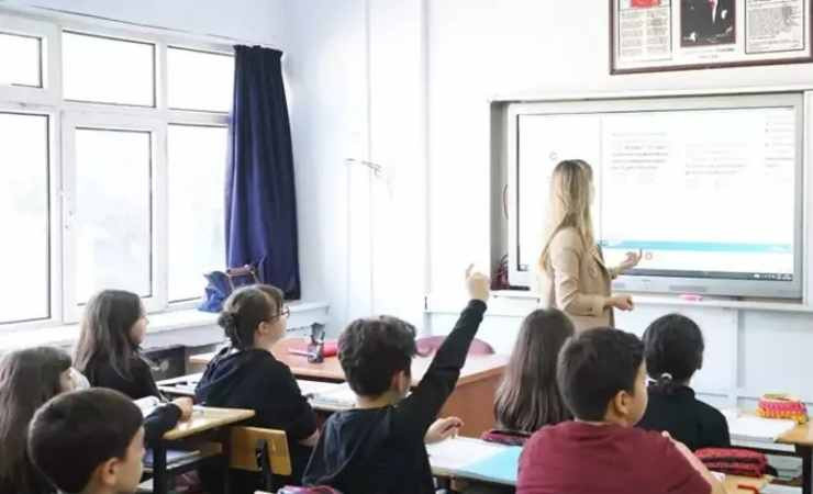 MEB öğretmenlerin il içi isteğe bağlı tayin başvurularını almaya başlıyor