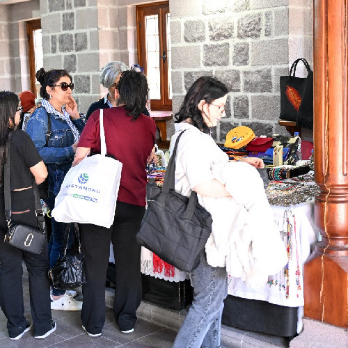 Altındağ Belediyesi kadınların el emeklerini bir kez daha vatandaşlarla buluşturdu - Resim : 2