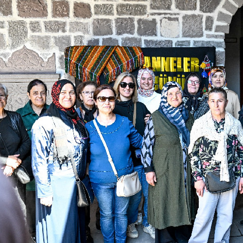 Altındağ Belediyesi kadınların el emeklerini bir kez daha vatandaşlarla buluşturdu