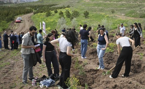Şiddete uğrayan kadınların anısına AOÇ'de 2 bin fidan dikimi yapıldı
