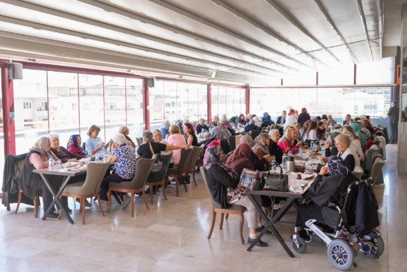 Etimesgut Belediyesi'nden 70 yaş üstü anneler için kahvaltı etkinliği - Resim : 2
