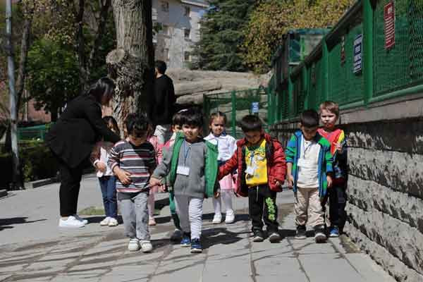 Keçiören Belediyesi miniklere Evcil Hayvan Parkı’nı gezdirdi