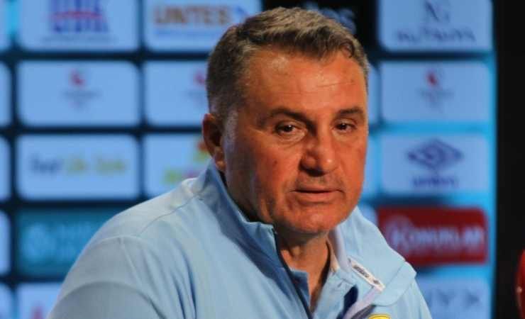 Mustafa Kaplan: Bizden önce gelen herkes paraya gelmiş
