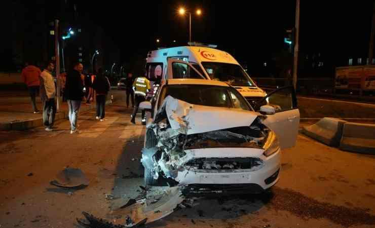 Kırıkkale'de zincirleme trafik kazasında 2 sürücü yaralandı