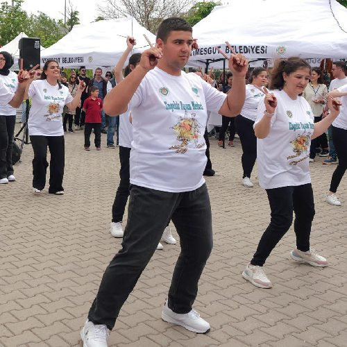 Etimesgut Belediyesi engelli bireylerin ve kadınların emeklerini sergilemelerini sağladı - Resim : 2