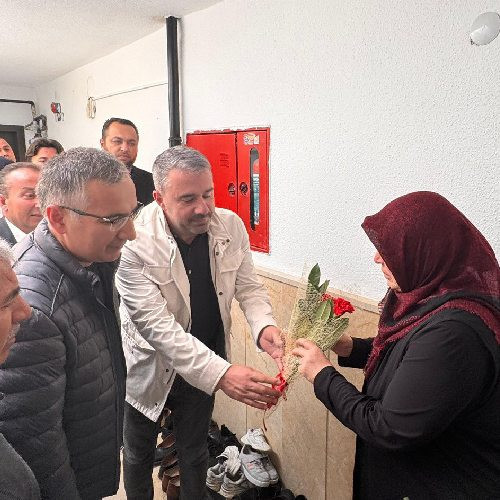 Pursaklar Belediye Başkanı Çetin Anneler Günü'nde şehit annelerini ziyaret etti - Resim : 2
