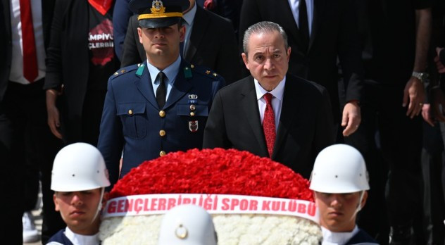 Gençlerbirliği camiasından Anıtkabir ve Cavcav'ın mezarlığına anlamlı ziyaret
