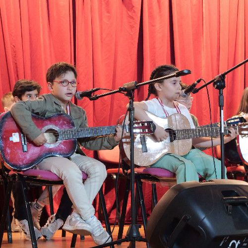 Etimesgut Belediyesi gitar grubu öğrencileri hünerlerini sergiledi