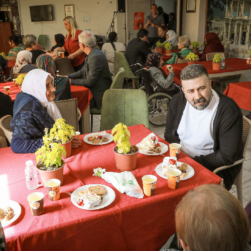 Keçiören Belediyesi huzurevinde Anneler Günü kutlaması yapıldı