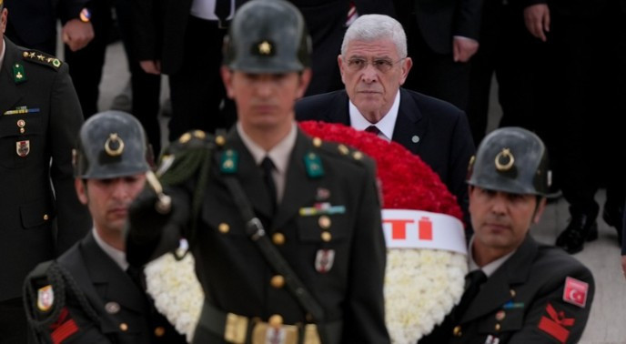 İYİ Parti Genel Başkanı Dervişoğlu'ndan gençlerle birlikte Anıtkabir'e ziyaret