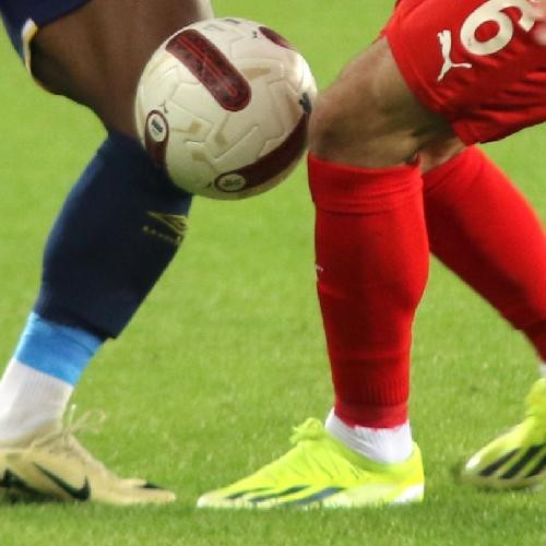 Köklü kulüpler alt liglere düşmekten kurtulamıyor