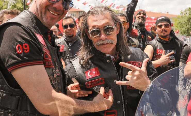 Erdal Beşikcioğlu 19 Mayıs etkinliğinde motosiklet kortejiyle Anıtkabir'i ziyaret etti