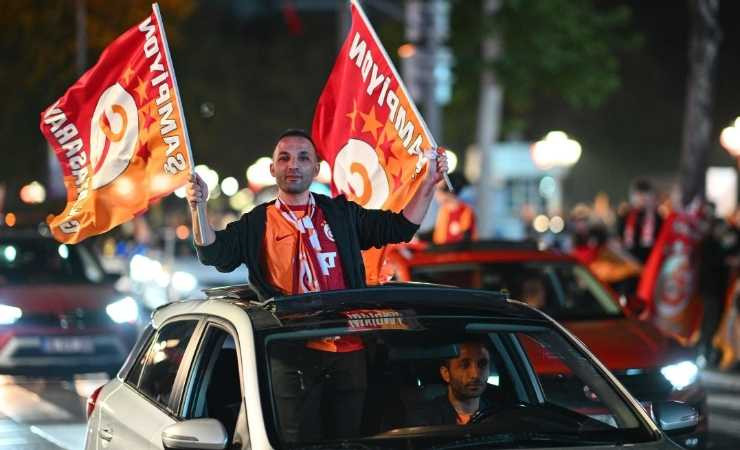 Ankara'da Galatasaray taraftarları şampiyonluğu kutladılar