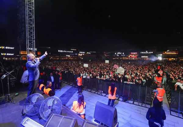 Arasta Sincan'daki Bengü konserine Sincan Belediye Başkanı Ercan'da katıldı - Resim : 3