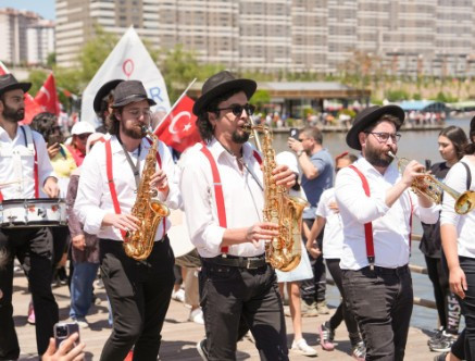 Etimesgut Belediyesinin etkinliğinde yelkenler Cumhuriyet için açıldı - Resim : 3