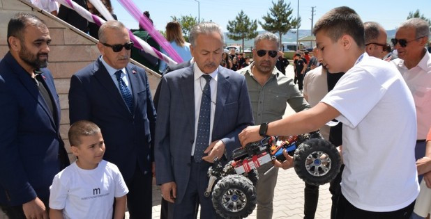 Kahramankazan'da TÜBİTAK Bilim Fuarı'nda öğrenciler projelerini sergiledi
