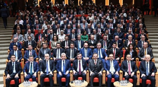 Cevdet Yılmaz: 'Enflasyon düşerken bunun geçici bazı yan etkileri olabiliyor'