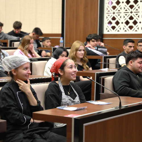 Keçiören Belediyesi YKS sınavı öncesi öğrencilere moral eğitimi verdi