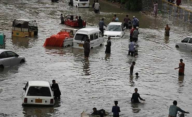 Pakistan'da sel felaketi: 13 ölü, 92 yaralı